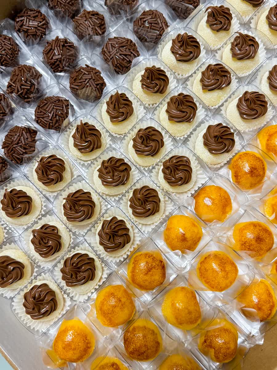 Bandeja com doces coloridos