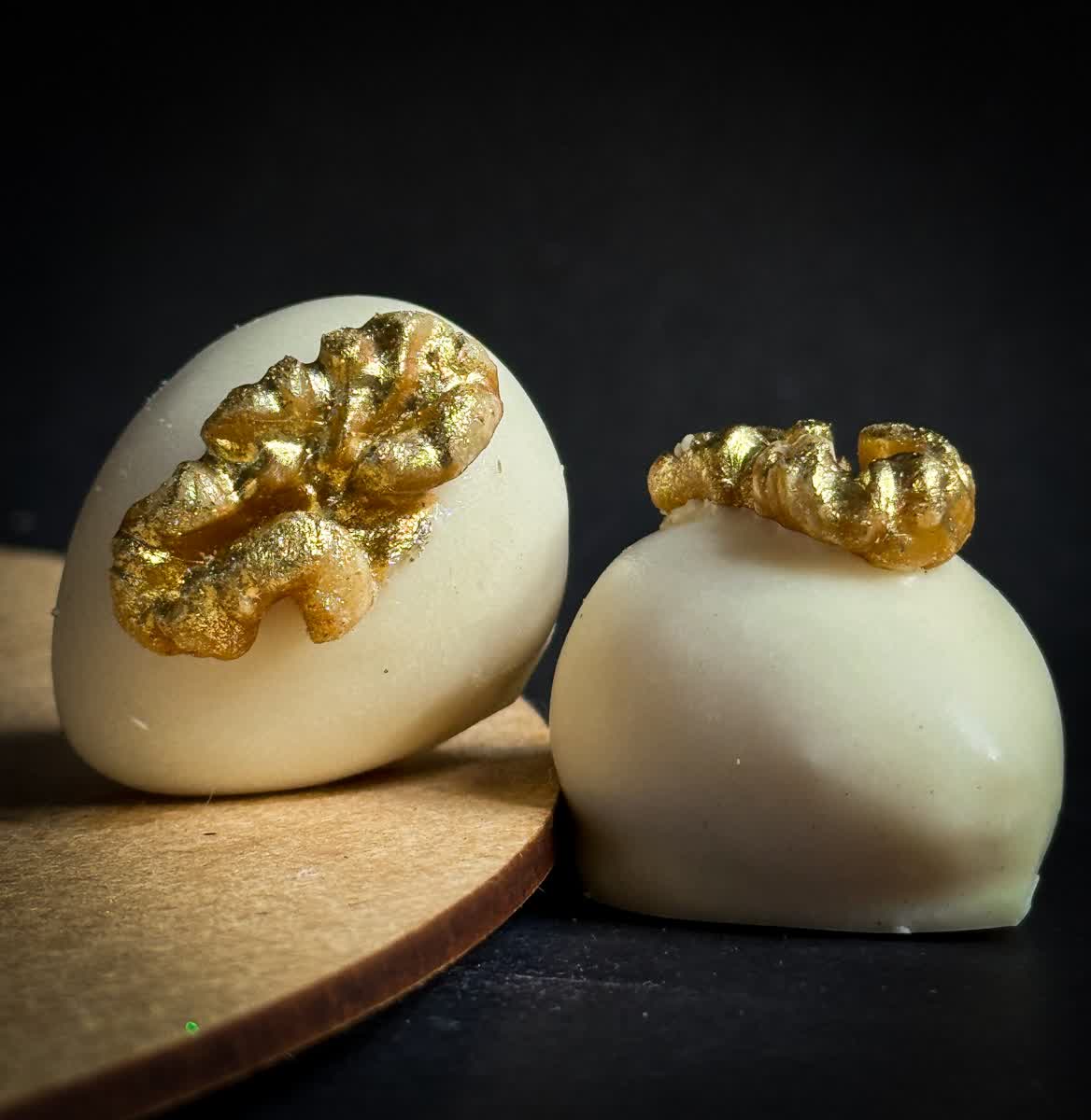 Doce fino com acabamento dourado